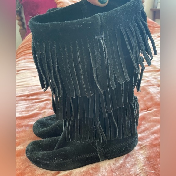 Minnetonka | Suede black fringe mid calf boots women’s size 7 - Picture 4 of 8